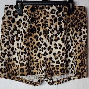 Short women's animal print size 10 elastic waist stretch material